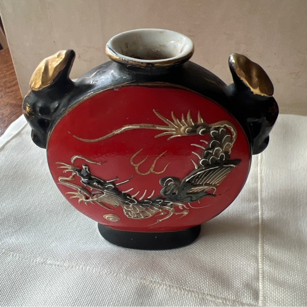 Small Vintage Porcelain Vase Dragon Lizard Red Black Japan 4"H